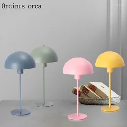 Table Lamps Nordic Fashion Personality Candy Lamp Living Room Study Bedroom Bedside Modern Minimalist Creative Iron Desk