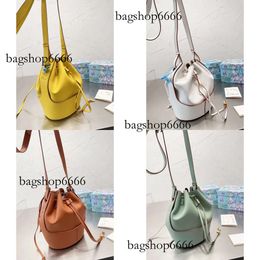 Botgas Designer V Handbag Authentic Bag Fashion Bags Cassettes Turn Solid Colour Single Shoulder Original Edition s