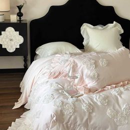 Bedding sets Princess style 3D floral bedding with 100 thread count autumn and winter cotton down duvet cover solid white duvet cover with pleated edges J240507