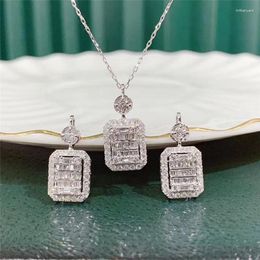 Pendant Necklaces Huitan Luxury Crystal Cubic Zircon Square Necklace Temperament Elegant Women's Accessories Fancy Gift Trendy Jewellery