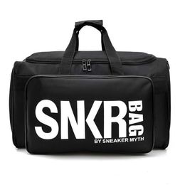 New Snkr Designer Duffle Bag 19ss Mens Womens Designer Bags Black White Large Capacity Travel Bag Gym Bags9467687