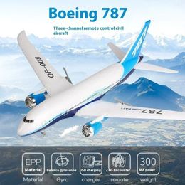 Rc Boeing 787 Glider Qf008 2.4g Electric Remote Control Three-Channel Fixed Wing Aircraft Passenger Jet Model Toy Kids Gift 240508