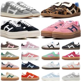 2024 Designer de moda Sapatos casuais Mulheres meninas Creme ousado collegiado verde ativo rosa azul goma de camurça de couro plataforma tênis tênis preto brancos femininos treinadores