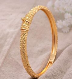 Can open 1pcslot Dubai Gold Color Bangles For Women Men Gold Bracelets African European Ethiopia Girls Bride Bangles Gift14288061