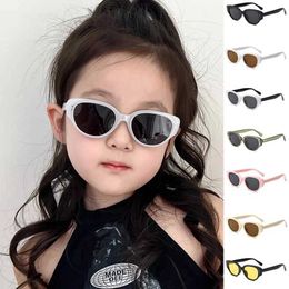 Sunglasses Ldren 2024 Fashion Boys and Girls Oval Retro Goggles Baby Travel Childrens 7 Colors Available UV400 H240510