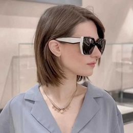 Sunglasses 2024 Fashion Elegant Womens Square Cat Eyes Durable New Retro Style Black and White Cool Gradient Colors Q240509