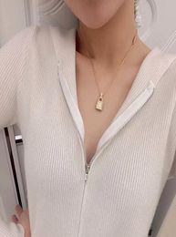 Luxurys Designers fashion women039s charm jewelry luxurys necklaces small lock temperament clavicle chain gift for girlfriend t3201300