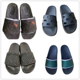 Mens feminino chinelos de verão Sapatos de praia ao ar livre marca feminino sandálias de couro femininas chinelas planas para homens homens preto rosa verde cinza com caixas