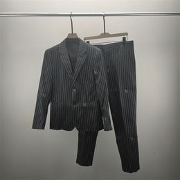 #1 Projektant mody Man Kuit Blazer Płaszcze dla mężczyzn stylistek list haftowy długie rękawowe przyjęcie ślubne Blazery M-3xl #72