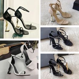 Scarpe formali di design da donna tacchi alti, tacchi sottili per banchetti scarpe punta di piedi piccole donne triangoli scarpe per banchetti di punta aperta tacchi alti sexy sottili