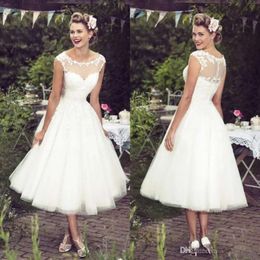 Bohemian Short Tea Length Country Garden Wedding Beach klänningar Apped Sleeve Lace Bridal Dresses Custom Made 0510