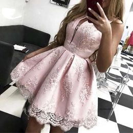 العربية الأنيقة الوردي A-LINE HOMERINGES HOMERSES SENTERS LACE PROM Party Virts للتخرج فستان الذيل القصير بالإضافة إلى الحجم Z91 0510