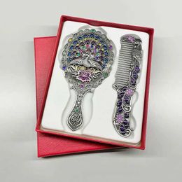 Compact Mirrors Makeup mirror comb set with gift box European vintage peacock butterfly hand makeup frame pocket suitable for girls Q240509