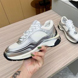 Designer Luxury Womens Casual Outdoor running Shoes Reflective Sneakers Vintage Suede Leather and Men Trainers Fashion derma 2024 w3