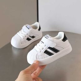 Sneakers Girls board shoes autumn sports male baby soft soled walking non slip small white H240510
