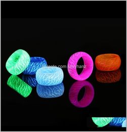 Cluster Fashion Colourful Luminous Resin Women Men Fluorescent Glowing Rings Jewellery Glow In The Dark Finger Ring Band Hall5722535