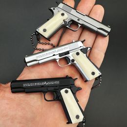 Creative 1:3 Cowbone Handle 1911 Metal Pistol Model Toys Keychain Mini Gun Keychain Accessories Pistol Shape Key Chain Cool Guns Keychains for Men 067