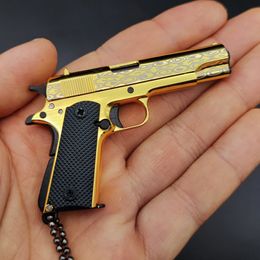 Golden Color Damaskus 1911 Waffenspielzeug Schlüsselbund Pistolengeformte Schlüsselbund -Charm Abnehmbares Miniaturpistolenmodell Geschenk 066