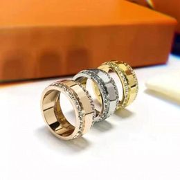 2022 Top Quality Extravagant Luxury Band Ring Gold Silver Rose Colors Stainless Steel Couple Rings Fashion Women Designer Jewelry Lady 286W