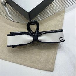 Luxury Girls Hair Clips Barrettes Designer Hair Claws Letters Spring Clamp Headbands White Black Bow Elegant Women Hairpin Headwear Hair Accessories