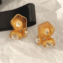 Brass Retro Freshwater Pearl Flower Stud Earrings Women Jewelry Punk Party T Show Gown Runway Korean Japan INS 240510