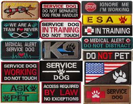 Service Dog in TrainingWorkingStress Anxiety Response Embroidered Hook Loop Morale Patches Embroider Patches for Tactiacl Dogs H3172245