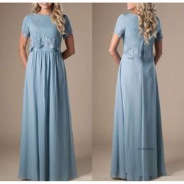 Sky Blue Long bescheidene Brautjungfernkleider mit kurzen Ärmeln Spitze Top a-line formelle Boho rustikale religiöse Hochzeitsfeier Z43 0510