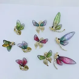 Brooches Fashion Insect Multicolor Rhinestone Gold Color Metal Lapel Pin Coat Shirt Bag Badges Women Jewelry Gifts Accessories