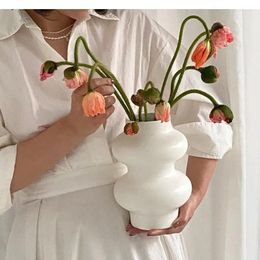 Vases Creative Cute White Ceramic Vase Decoration Living Room Art Crafts Simulation Flower Arrangement Accessories