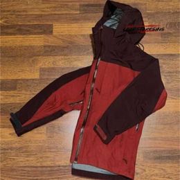 Designers märke vindbrytare huva jackor jacka rött medelstor regnskal stil huva o2ae