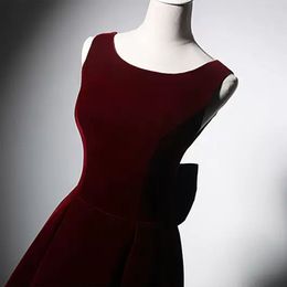 Fancy Velvent Prom Dress Burgundy Elegant Scoop Sleevess Illusion Sheer with Covered Buttons Pearls Party Dresses