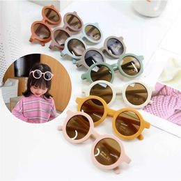 Sunglasses New cute baby sunglasses old round street photo for boys and girls protective glasses hair accessories H240510
