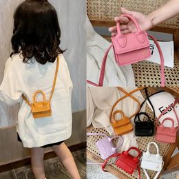 Kids Purses and Handbags Mini Crossbody Bag 2023 Cute Little Girl Small Coin Pouch Toddler Purse Hand PU Children Tote Bags 240428