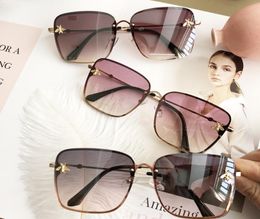 2021 Fashion Lady Oversize Rimless Square Bee Sunglasses Women Men Small Bee Glasses Gradient Sun Glasses Female UV4005572163