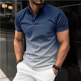 Erkek Polos Yaz Mens Yeni 3D Gradyan Karşılaştırma Henry Boyun Kısa Kollu Polo Gömlek İş Gündelik Düğmesi Moda Nefes Alabilir T-Shirt Q240509