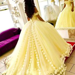 Charming Light Yellow Ball Gown Prom Dress Off the Shoulder Ruffles Puffy Tulle Evening Party Gowns with Handmade Flowers Corset Back 279h