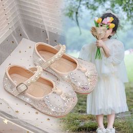Sandals 2024 Spring New Childrens Shoes Soft Sole Princess Girls Crystal Little Pearl Leather Dance H240510