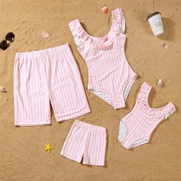 Striped Swimsuits Family Matching Outfits Ruffled Mother Daughter Swimwear Mommy and Me Bikini Clothes Father Son Swim Shorts 240507