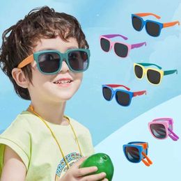 Solglasögon ldrens fashionabla färgglada vikbara solglasögon för barn utomhus söta tecknad sport sommarglasögon H240510