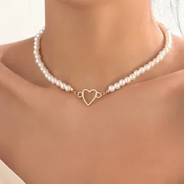 Pendant Necklaces Fashion Imitation Pearl Trendy Hollowed Love Heart Choker Necklace Female Personality Party Clavicle Collier Gift