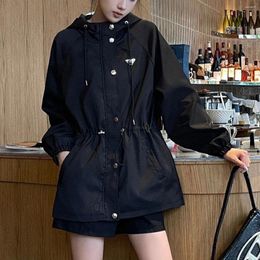 Women's Trench Coats Nov Hooded Windbreaker Jacket Women With Drawstring Slimming Luxury Design P Letter Decorated Triangle Logo Waist