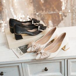 Casual Shoes Women 2cm Low Heels Sweet French Style Lady Elegant Silk Crystal Butterfly Knots Pumps Female Luxury Diamond Wedding