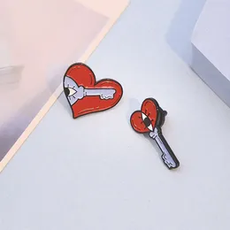 Brooches Creative Heart Key Design Metal Enamel Brooch To Open The Inner World Of Couple Friend Badge Pin Jewelry Gift