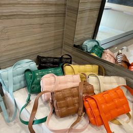High Quality B luxurys designers bags Fashion women Knitting CrossBody Handbag Real leather Woven pillow Bag Clutch Totes ladies 2021 S 205h
