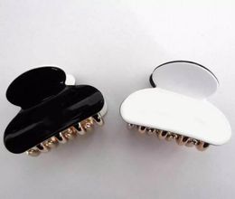43X35CM European and American acrylic black and white material threedimensional hair catch small grip head accessories fashion 8650430