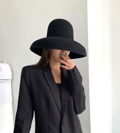 Stingy Brim Hats Vintage Hepburn Style Luxury Hat Fedora Winter Warm 100 Wool Catwalk Model Custom Leisure Lady Black Cap Women O3346482