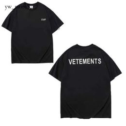 2024 Vetement Letter Printing The Devil Does Wear Vetements T-Shirts Men Women Casual Couple Streetwear O-Neck Cotton New VTM Top Tee 4f33