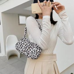 Totes Large Capacity Tote Bag For Women Trendy And Western Style Fashion Handheld One Shoulder Underarm