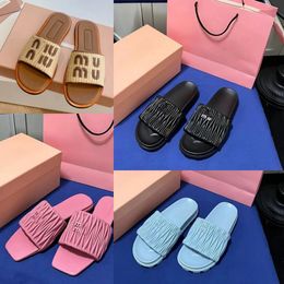 2024 Designer luxury womens Summer Flat Sliders outdoors Rubber Waterproof Black Woven flops slip-on travel beach Rubber pool size 35-41