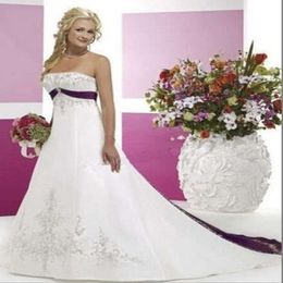 Горячая продажа новых элегантных белых и фиолетовых эмборидных свадебных платьев без рукавов.